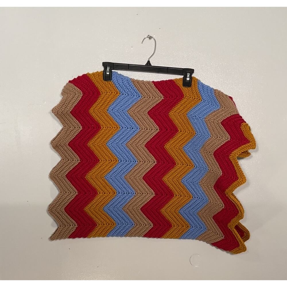 Vtg Handmade‎ Afghan Throw Lap Crochet Zig Zag Blanket Chevron 28” X 45”
